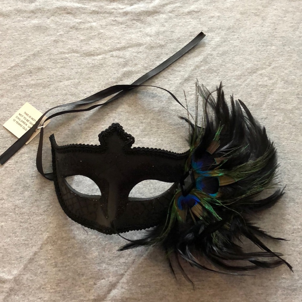 Black peacock masquerade mask